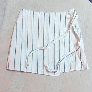 Forever 21 faux wrap skirt lined, size medium.
